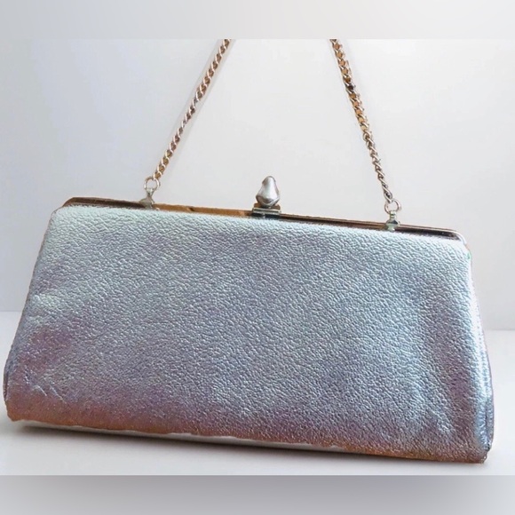 Vintage Shiny Metallic Silver Clutch Purse With Short Chain Strap 1960’s - Picture 4 of 11